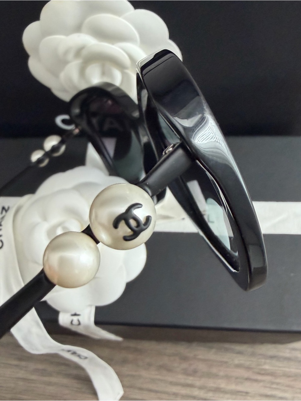 CHANEL Black Oversized Cat-Eye Sunglasses - Picture 2 of 8